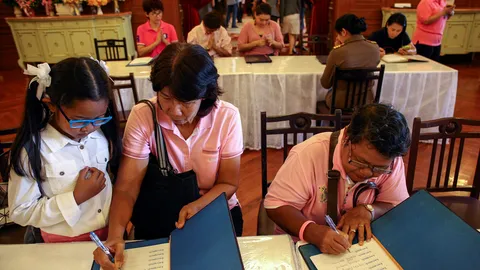 ปิดลงนาม ถวายพระพรในหลวง ศาลาสหทัยสมาคม ในพระบรมมหาราชวัง 