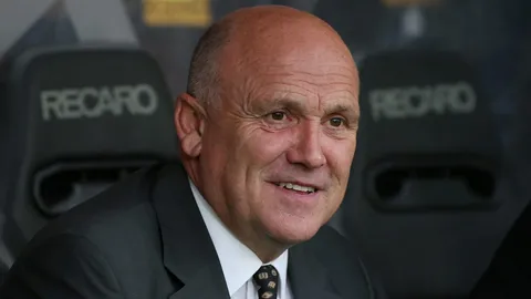 รอมานาน! ‘ฮัลล์’ ตั้ง ‘ฟีแลน’ ขึ้นรั้งเก้าอี้กุนซือใหญ่เต็มตัว