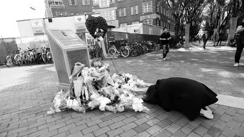 คนไทยในแมสซาชูเซตส์ ร่วมน้อมส่ง ‘ในหลวง’ สู่สวรรคาลัย ณ จัตุรัสภูมิพล