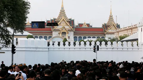 ผบ.ทบ.สั่งดูแลความเรียบร้อย เพื่ออำนวยความสะดวก ปชช. ร่วมแสดงความอาลัย