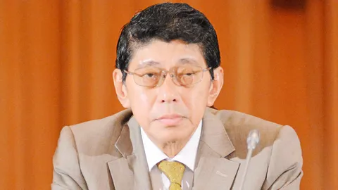 'วิษณุ' เตือนระวังใช้คำลดทอนพระบรมเดชานุภาพ แสดงความจงรักภักดีในหลวง