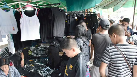 สคบ. ลุยตรวจเข้ม ร้านจำหน่ายเสื้อผ้าไว้ทุกข์ ป้องกันผู้ค้าฉวยขึ้นราคา