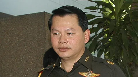 ถอดยศ-ยึดเครื่องราชฯ 'เสธ.แอ๊ป' ผู้ต้องหารื้อบาร์เบียร์ ปี 46