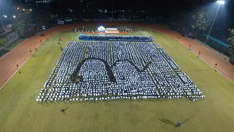 นศ.ราชภัฏอุตรดิตถ์ แปรอักษรเลข 9 ในพิธีบำเพ็ญกุศลสัตตมวาร