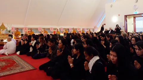 ชาวไทยในนอร์เวย์โศกสลดร่วมแสดงความอาลัย ‘ในหลวง ร.9’