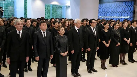สุดซึ้ง เบิร์ด-ตู่ น้อมรำลึกในพระมหากรุณาธิคุณทั้งน้ำตา (ชมคลิป)