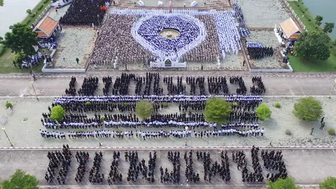 ชาวกำแพงเพชร ร่วมแสดงความอาลัย ‘ในหลวง ร.9’ พร้อมแปรอักษรรูปหัวใจ