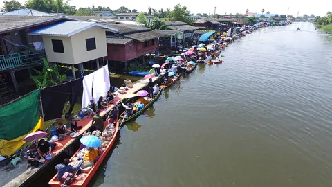 ปทุมฯ ตักบาตรพระร้อย ถวายเป็นพระราชกุศล ในหลวง ร.9