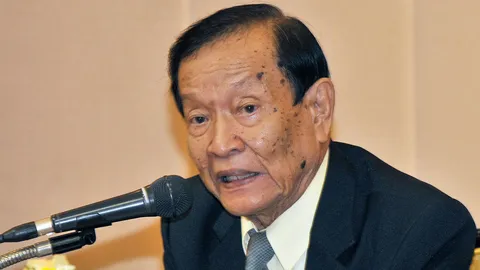 'ทินพันธ์ุ' ถวายสดุดี 'ในหลวง' 10 ข้อ ก่อนถกระเบียบวาระ สปท.