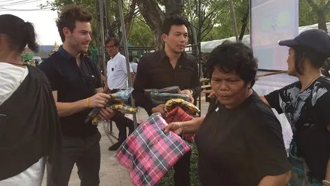 สังคมดีต้องช่วยกัน หมอสอง สุขใจเพราะให้