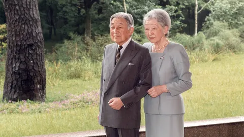 จักรพรรดิญี่ปุ่นส่งโทรเลขแสดงความเสียพระทัย ‘ในหลวง ร.9’ สวรรคต