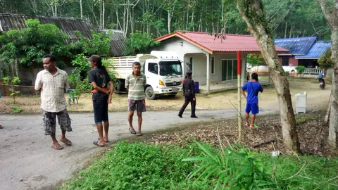 มือปืนตามฆ่าหนุ่มรถบรรทุกดิน จ่อหัวล้มข้างบ้าน คาดอริล้างแค้น