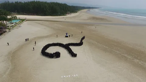 นักธุรกิจพังงา-พนง.โรงแรมกว่า 300 คน แปรอักษรเลข 9 ริมหาดเขาหลัก