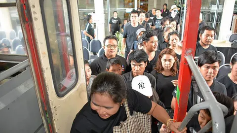 ขนส่ง จัดรถรับ-ส่งเพียงพอ พร้อมรองรับ ปชช. เดินทางถวายสักการะพระบรมศพ