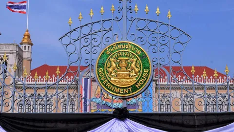 ทำเนียบฯเข้ม ! เพิ่มมาตรการ รปภ. เลิกบัตรสื่อ ปี 59 ใช้บัตรชั่วคราวแทน