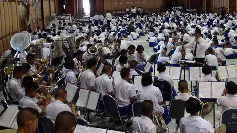 ร.ร.มหาวชิราวุธ สงขลา วาดภาพในหลวง ร.9 จำนวน 999 ภาพแสดงความอาลัย   