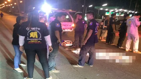 สลด! กระบะเมืองเลย พุ่งชน จยย.ขณะกลับรถเกาะกลาง ตายายดับคู่