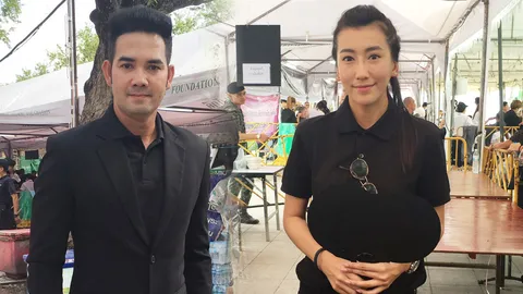 เอก รังสิโรจน์ นำทีมนักแสดงช่อง 7 เป็นจิตอาสาแจกพัด-ริบบิ้น 