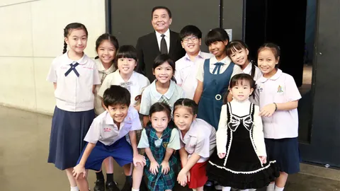 สันติ ลุนเผ่ จูงลูกหลานไทยขับขานเพลงพระราชนิพนธ์ “ความฝันอันสูงสุด”