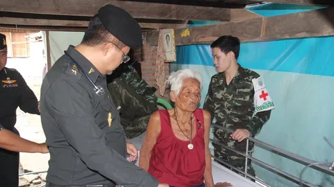 รพ.ค่ายพิชัยดาบหัก มอบเตียงแม่เฒ่า วัย 91 กล้ามเนื้อขาอ่อนแรง  