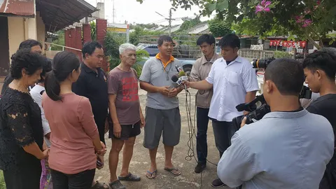 ประปาดื่มไม่ได้! คนโคราช รวมตัวร้องสื่อ น้ำขุ่นแดงสกปรก เทศบาลไม่แก้