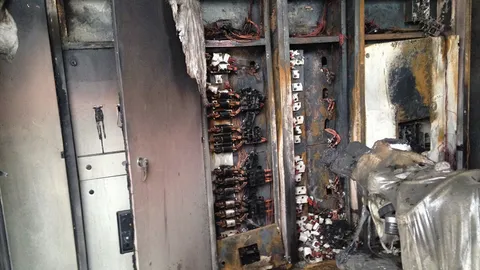 ไฟไหม้ห้องควบคุมไฟฟ้าโรงปรับปรุงน้ำ ทต.ป่าตอง คาดไฟฟ้าลัดวงจร