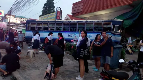 ชนวินาศ! รถเมล์ปทุมฯ เบรกไม่อยู่ชนระเนระนาดรวมเกือบ 50 คันเจ็บ 12 ราย