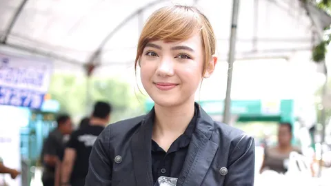 'พลอยชมพู' ตัวแทนเด็กรุ่นใหม่ เรียนรู้เรื่องพ่อหลวงบนโลกโซเชียล