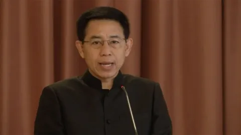 รัฐย้ำ! 14 พ.ย. ‘วิทยุ-ทีวี’ ออนแอร์ตามปกติ เตือนโซเชียล โพสต์ความเห็น