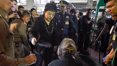 พระองค์โสมฯทรงช่วยเหลือ คุณยายจากสวนผึ้ง รอรับไก่ทอดมีอาการจะเป็นลม 