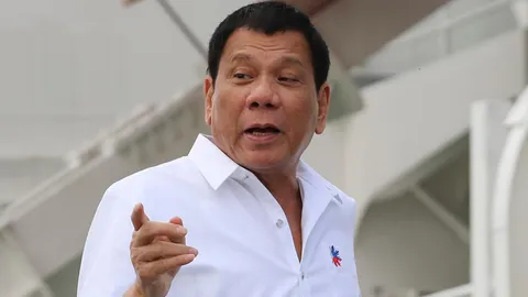 ‘ดูเตร์เต’ ด่ามะกัน ‘โง่’ ฉุน โดนยกเลิกขายไรเฟิลลอตใหญ่