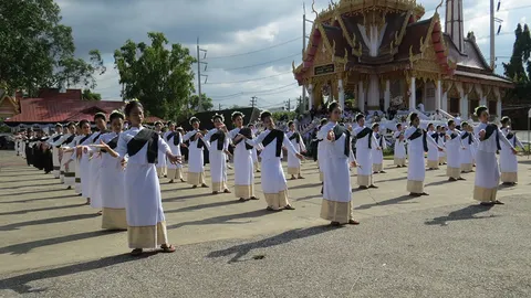 ฟ้อนเล็บ 599 คนไว้อาลัยแม่ครูสมพันธ์ ศิลปินแห่งชาติด้านนาฏศิลป์ล้านนา