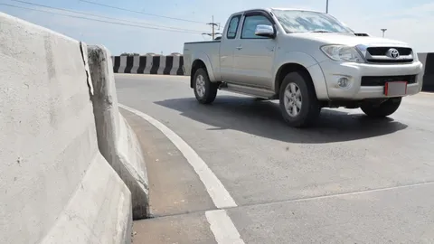 ชาวปทุมฯผวาสะพานกลับรถหน้าวัดคุณหญิงส้มจีน เคลื่อน 3 นิ้ว หวั่นอันตราย