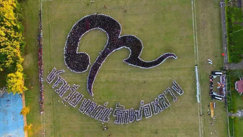 ชนเผ่า9ชาติพันธุ์น้อมรำลึก ร่วมแปรอักษรเลข๙ -‘ชาวเวียงแก่น รักพ่อหลวง’ 