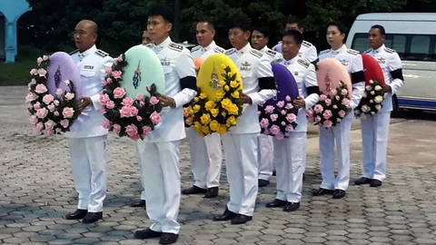 'พระราชินี' พระราชทานพวงมาลาแด่พลฯธนพล จากเหตุถูกยิงที่ปัตตานี