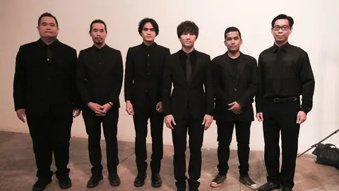 ต้า พาราด็อกซ์ แต่ง "เสด็จประทับอยู่" ดึงเพื่อนและเเฟนคลับร่วมงาน