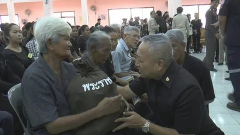 มูลนิธิราชประชาฯ จ.พิจิตร มอบถุงยังชีพพระราชทานช่วยผู้ประสบวาตภัย