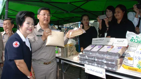 เมืองสองแคว เปิดตลาดนัดข้าวสารช่วยชาวนา ปชช.-ขรก.อุดหนุนคึกคัก