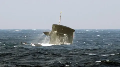 เครียด!เรือพิฆาตรัสเซียไล่เรือดำน้ำดัตช์ แอบสอดแนมเรือAdmiral Kuznetsov