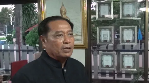 ขรก.เกษียณ ขอยึดมั่นคำสอนพ่อ สะสม ส.ค.ส.พระราชทาน ฉบับแรก-ปัจจุบัน