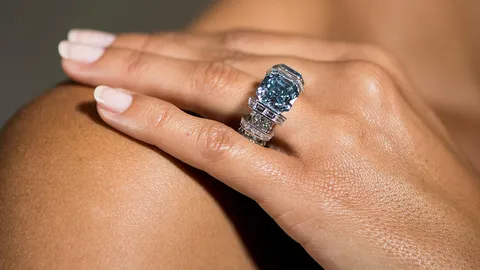 หวังเพชรบลูไดมอนด์ 8.01 กะรัตทำเงินอื้อซ่า