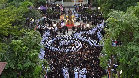 ร้อยดวงใจถวายอาลัยการเสด็จสู่สวรรคาลัยครบ30วัน "พ่อแห่งแผ่นดิน"