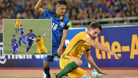 ล้มเองหรือโดนดึง! ชมคลิป ชัดๆ จุดโทษกังขา 'ออสซี่' ทำไทยชวดสามแต้ม