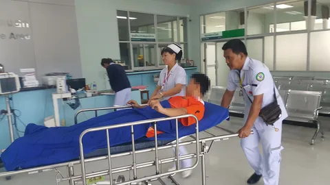 นร.ระยอง แปรอักษรในสนามกลางแดดร้อน เป็นลมกว่า 30 คน เร่งหามส่ง รพ.