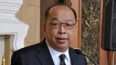 พท.งัดหลักฐานมัด 'ภักดี' บี้ทวงเงินเดือน จี้ ป.ป.ช. แจงคุณสมบัติ