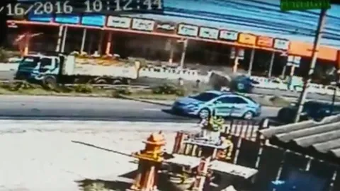 สยอง ใบสั่งสุดท้าย! เปิดคลิป10ล้อโดนชนทับ ด.ต.เพิ่งย้ายมาวันเดียวดับ  