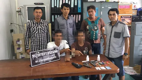 กำลังพี้ยาบ้าเพลิน บุกจับคาบ้าน 2 หนุ่ม อาสาตำรวจ-อปพร. เมืองคอน 