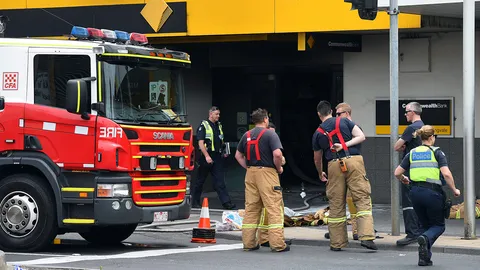 สยอง! หนุ่มจุดไฟเผาตัวเองในธนาคารเมลเบิร์น เจ็บ 26 คน