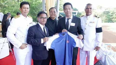 แข้งโต๊ะเล็กไทย ชุดลุยศึกฟุตซอลโลกปี 2000 เข้ารับรางวัลเชิดชูเกียรติ