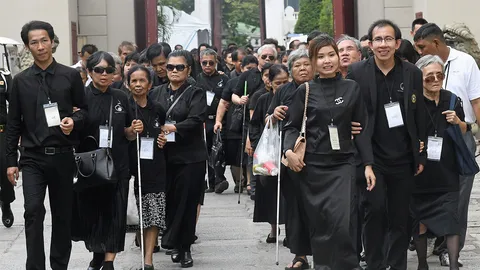 มากราบ "พ่อ"